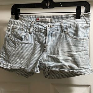 Levi shorts only worn once fits like size small/ xsmall.